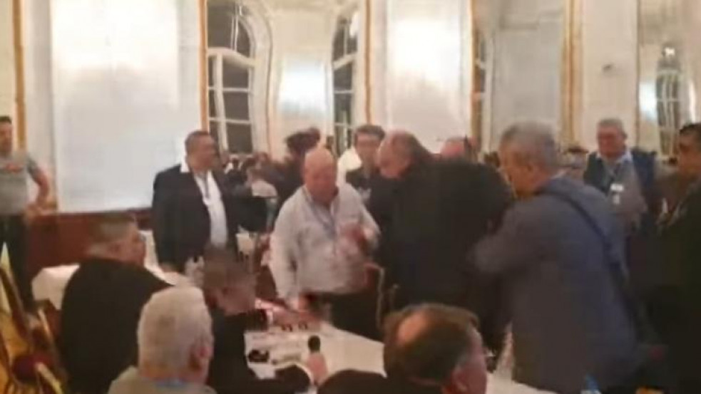 "Gyertek, öljétek meg!" - botrányba fulladt az ORÖ közgyűlése, nem lesz képviselőjük a parlamentben