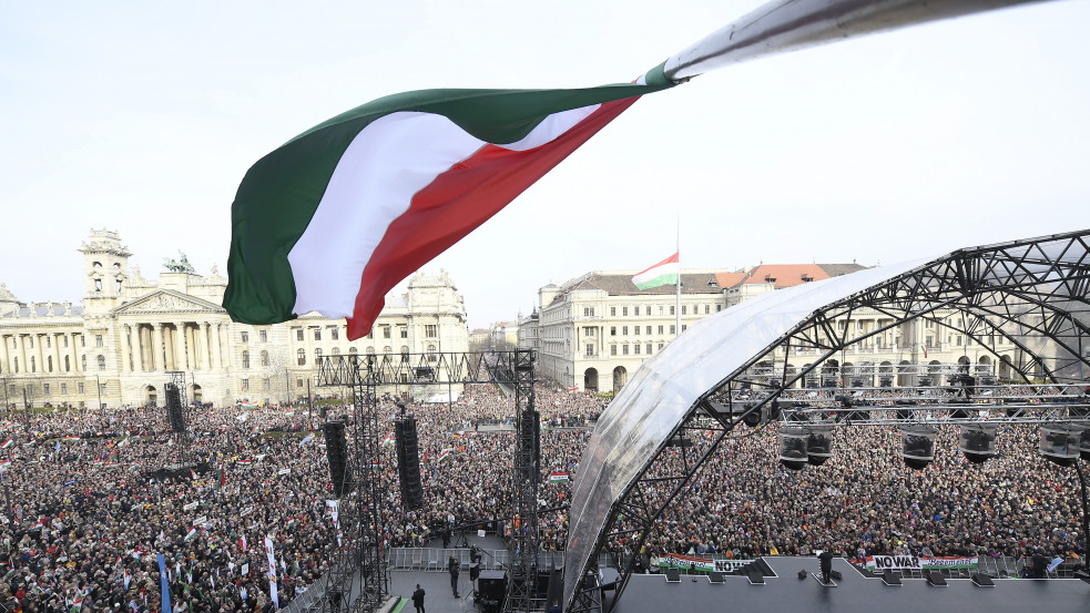 "Ne legyünk gyalogáldozat valaki más háborújában" - Orbán az ukrajnai válságról
