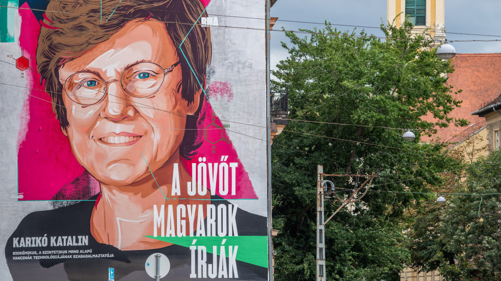 Elkészült a hatalmas budai Karikó-falfestmény