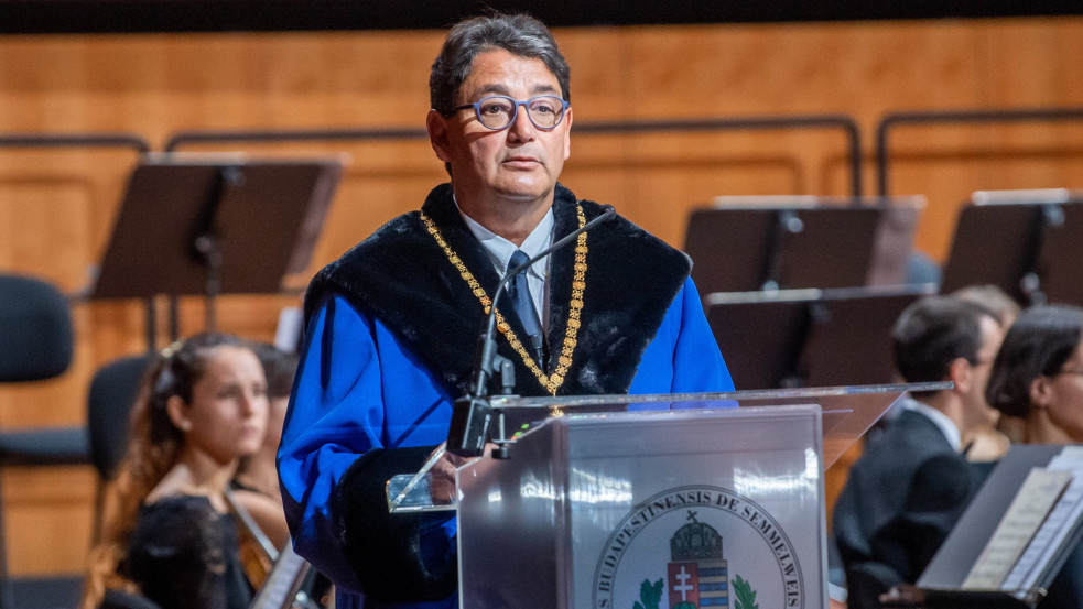 "Huszonötször valószínűbb, hogy egy oltatlan kórházba kerül" - elhúzódó negyedik hullámot vizionál Merkely