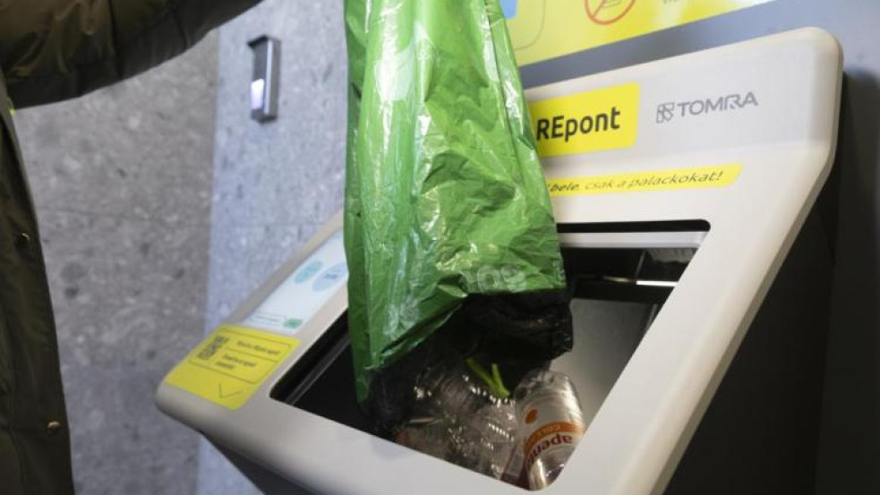 Itt a várva-várt fejlesztés: új palackvisszaváltó automatákat telepít a MOHU
