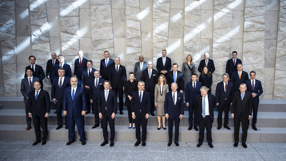 Percről percre: Nem vonul be Ukrajnába a NATO, Zelenszkij szerint vannak árulóik, Moszkva bizonyítékokat ígér