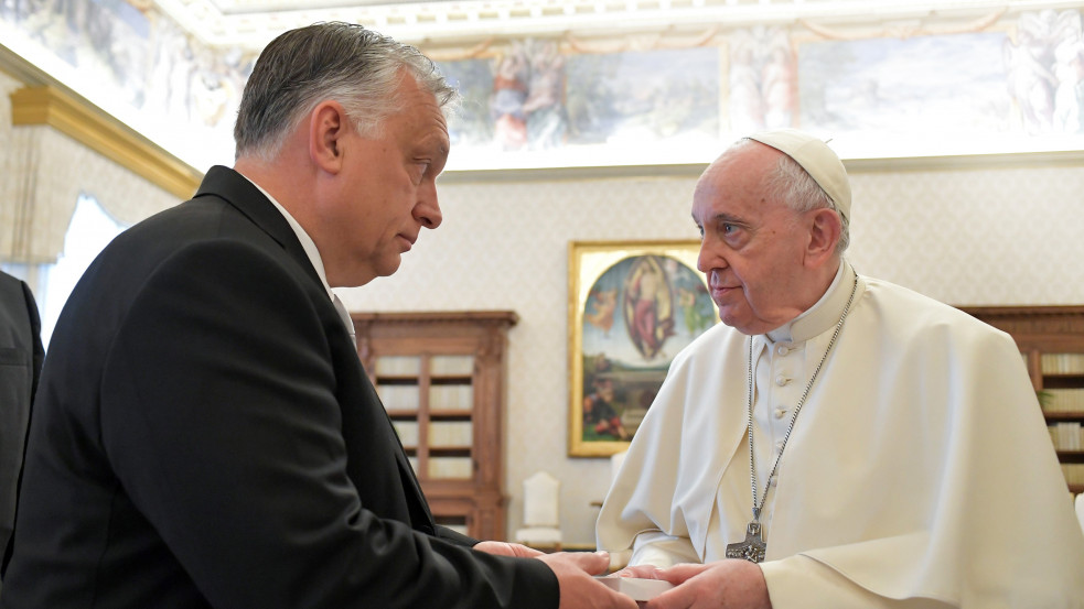 Ezért "ajándékozta" a magyaroknak a franciák védőszentjét Ferenc pápa