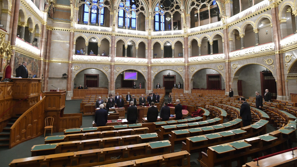 Ma választ köztársasági elnököt a parlament