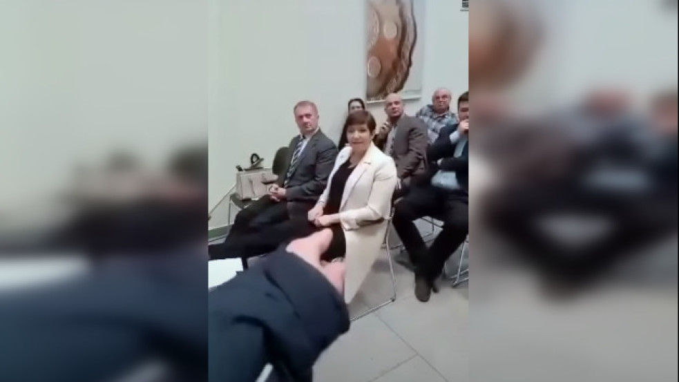 „Az állatkert a másik kerületben van!” - megzavarták a DK rendezvényét, számonkérték Dobrev Klárát