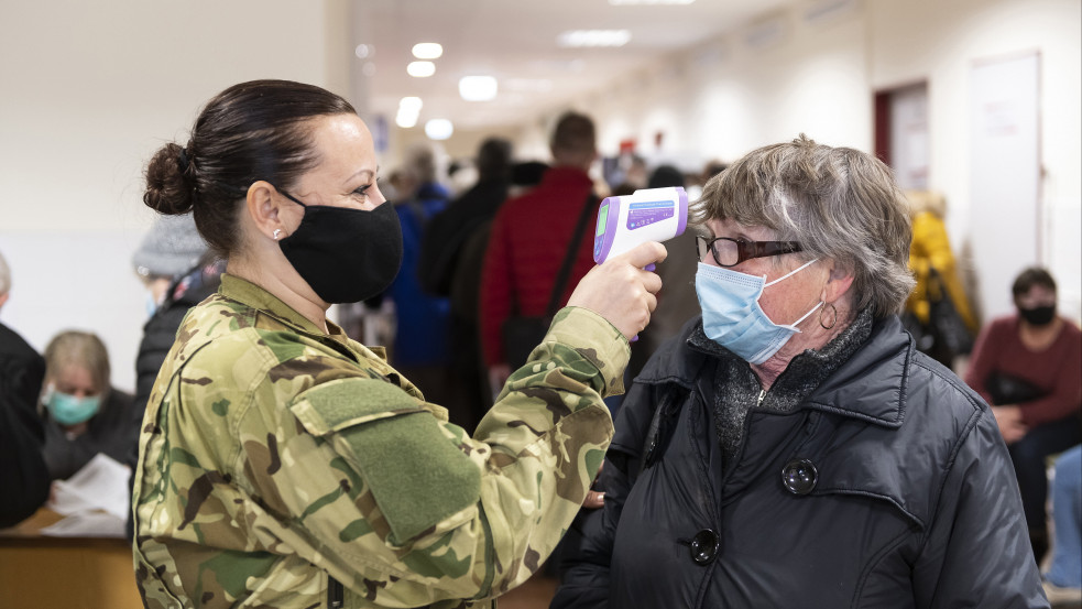 Újabb mérföldkő a járványban: napi rekordot döntött a fertőzöttek száma