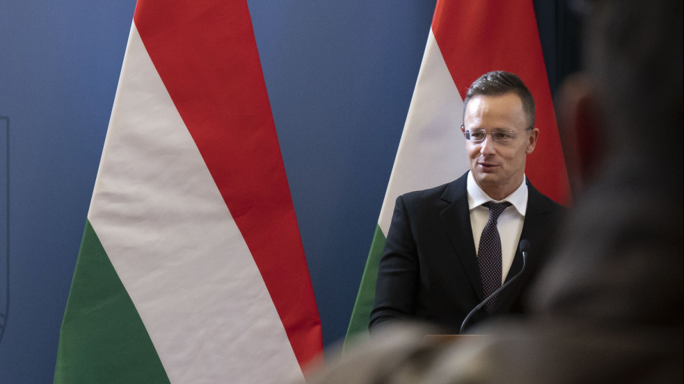 Szijjártó: a nép soha nem tűrné el, hogy bármilyen kormány megsértse az alapvető jogait
