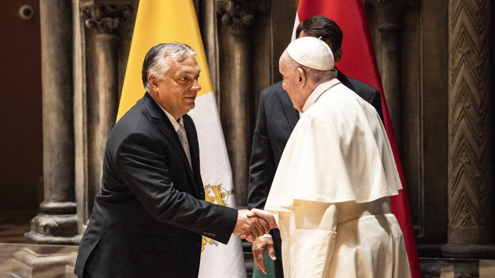 Kiderült, mit akart Orbán üzenni Ferenc pápának a neki adott ajándékkal