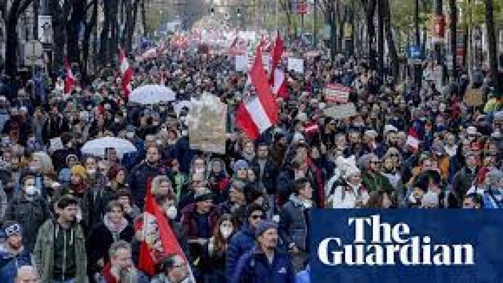 Tízezrek tüntetnek Bécsben: nem veszi be az osztrákok gyomra a teljes lezárást és a kötelező oltást