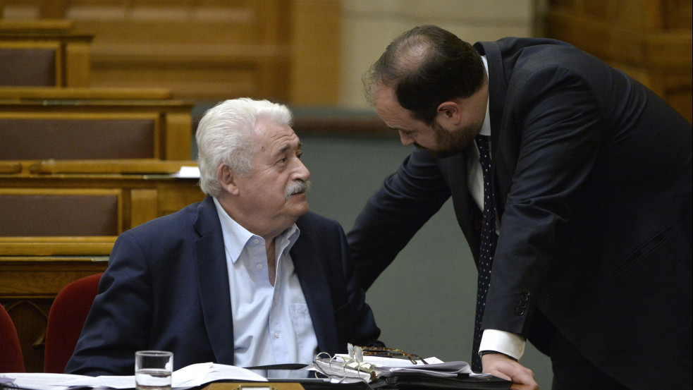 Drámai őszinteség: demenciával küszködő feleségéről beszélt az államtitkár a parlamentben - videó