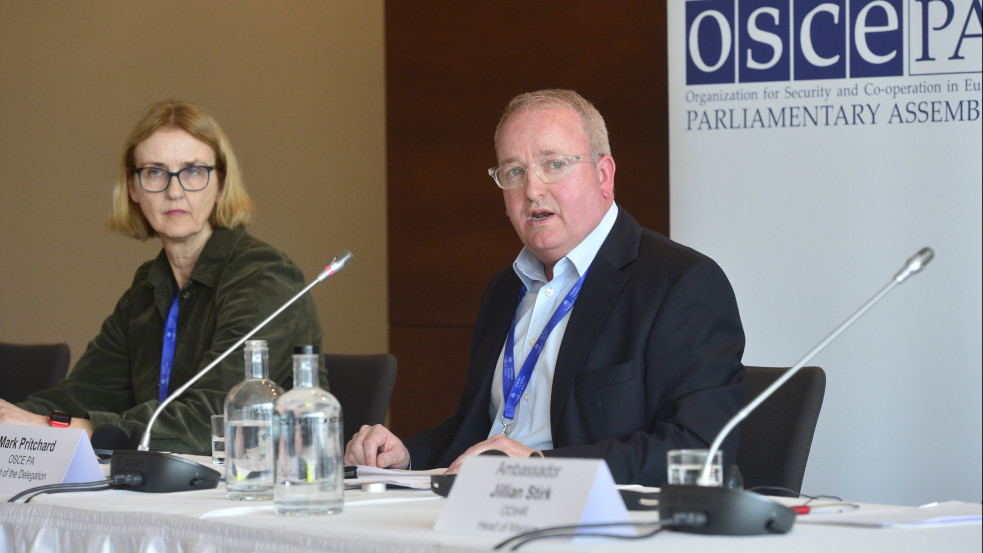 Hiába jött csaknem 1000 megfigyelő, jól szervezett választásról beszél az EBESZ