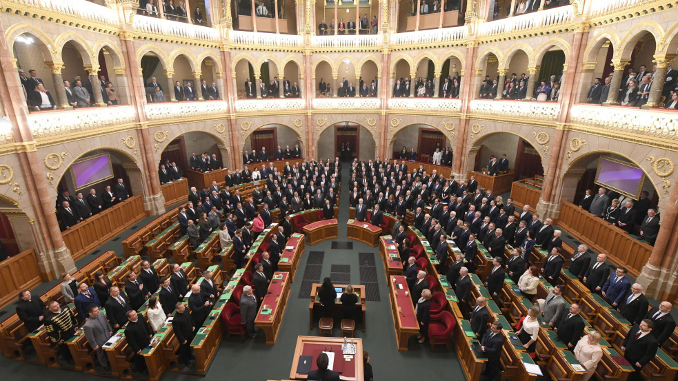 A fél ellenzék kivonult, a másik fele bennmaradt - megalakult az Országgyűlés
