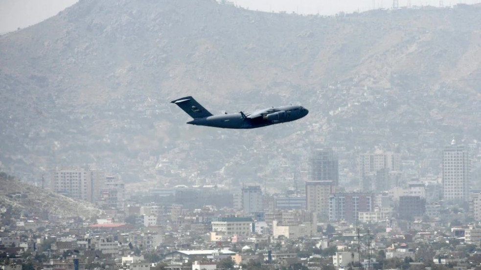 Ennyi volt: az utolsó amerikai katonai gépek is elhagyták Afganisztánt, közel 200 amerikait hagytak hátra