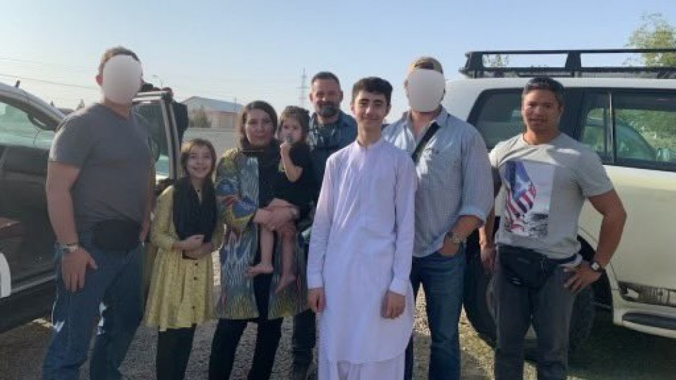 Közel 500 kilométert és 20 tálib ellenőrzőpontot küzdött le egy texasi anya, hogy kimentse három gyermekét Afganisztánból