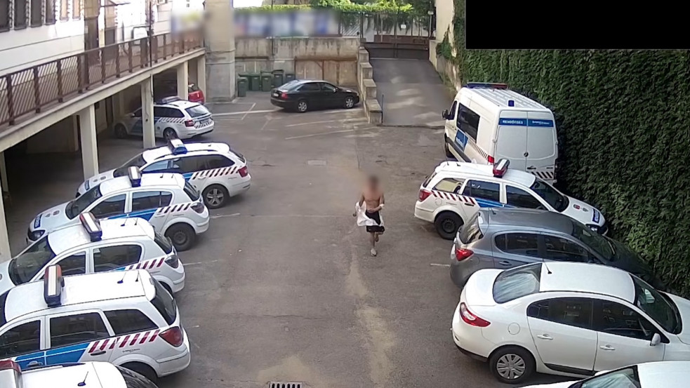 Véletlenül a rendőrségre mászott be egy zavart afgán férfi, de hoppon maradt - videó