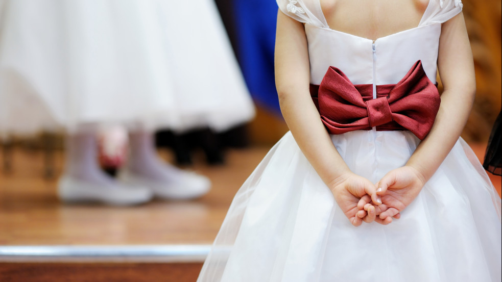 Új brit törvény: 18 évre emelik a házasodási korhatárt, hogy megakadályozzák a gyerekek kényszerítését