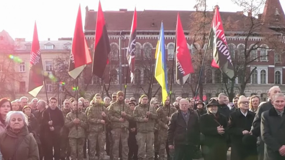 Náci kollaboráns politikusról emlékezett meg az ukrán vezérkari főnök, Lengyelország tiltakozik