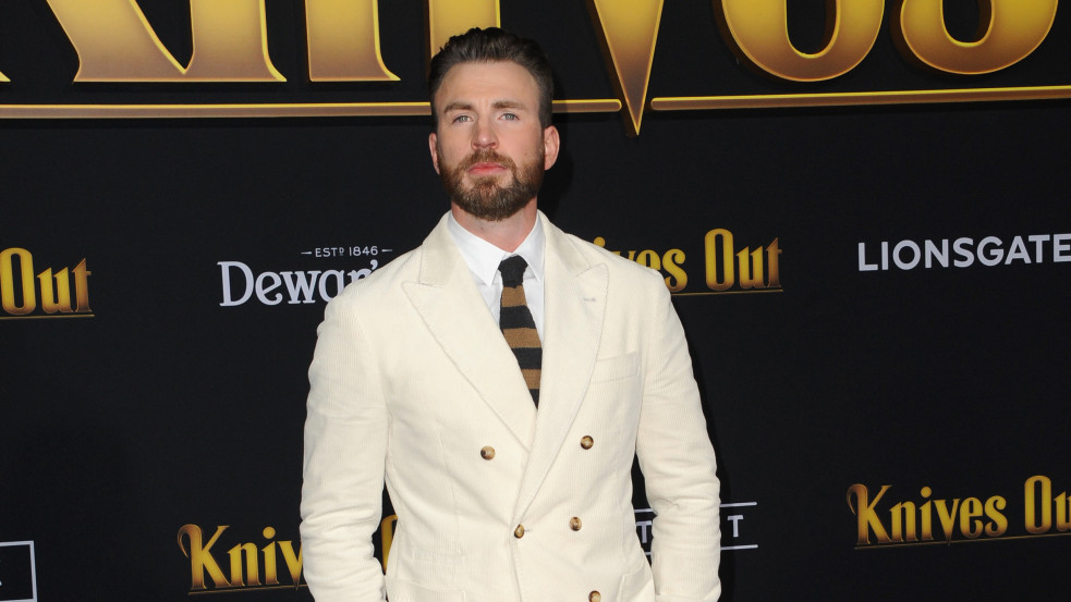 "Idióták" - Chris Evans bírálta a Disney-film LMBT-tartalmát ellenzőket