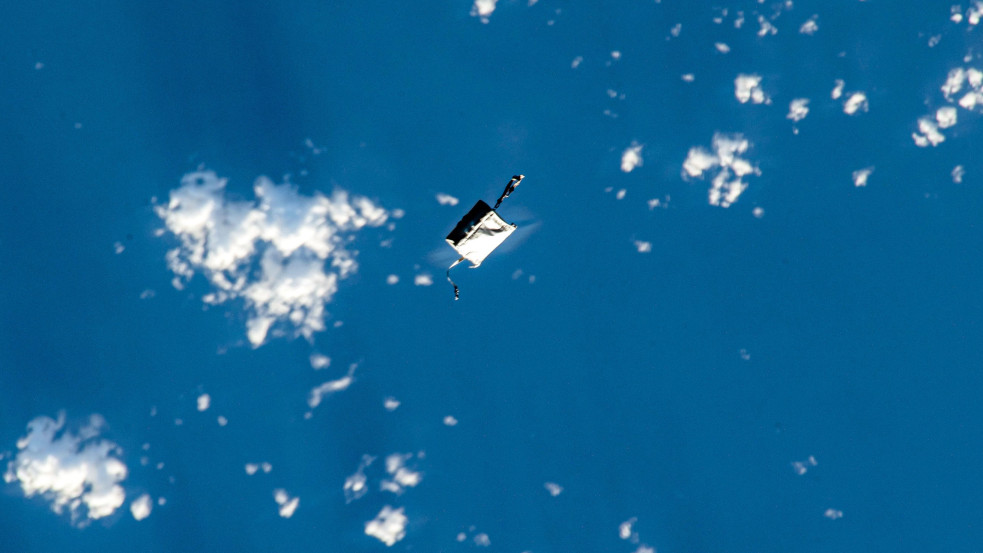 Elhagytak egy szerszámosládát a NASA űrhajósai űrséta közben