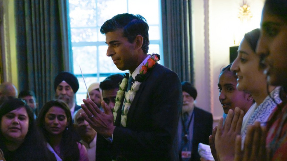 Hindu istennőt hívott segítségül a Downing Street 10-be az új brit miniszterelnök - fotó