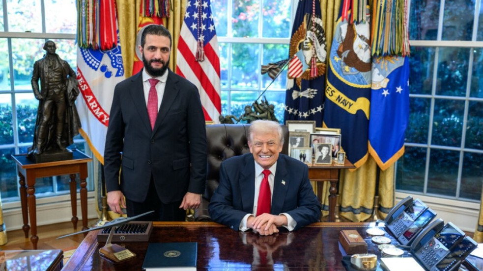 Trump kölnivel fújta be a szír elnököt, majd megkérdezte, hány felesége van - videó