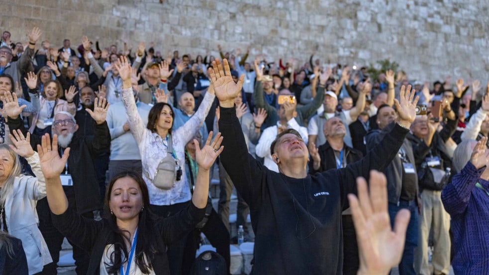 Több mint 1000 keresztény lelkész kötelezte el magát az antiszemitizmus elleni harcra Izraelben