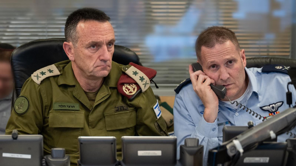 Izrael légicsapásokat mért a szír haderő központjának kapujára és az elnöki palota környékére