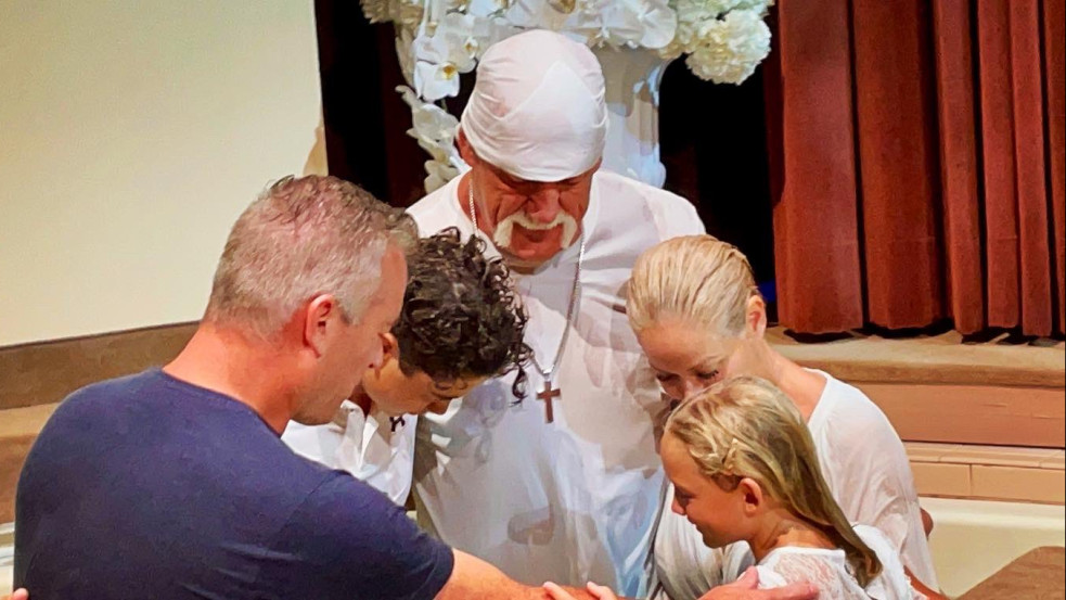 Videó: Hulk Hogan és felesége megkeresztelkedett