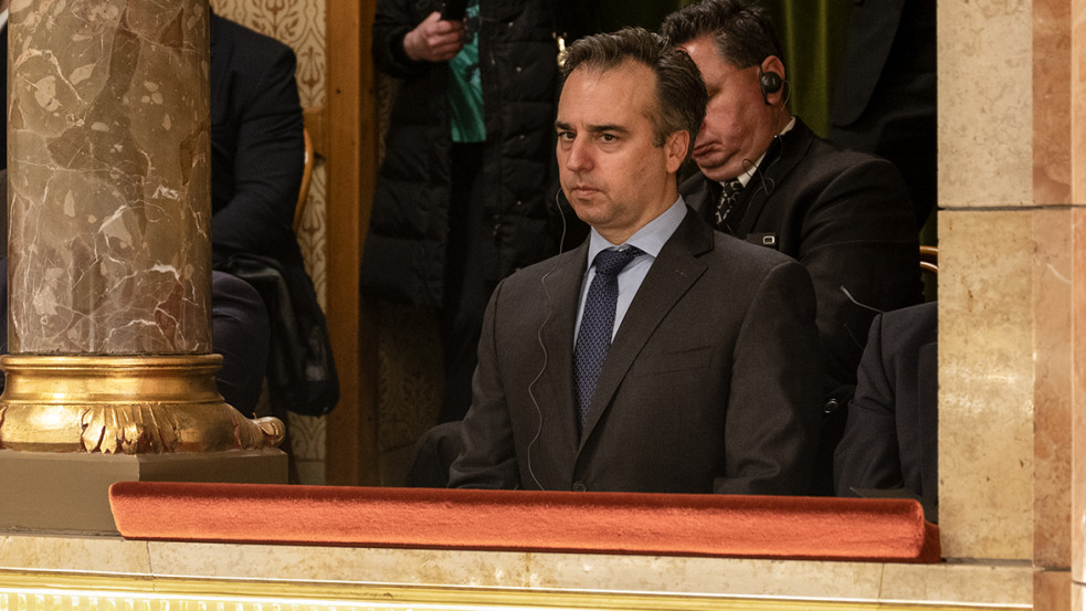 David Pressman megjelent a parlament rendkívüli ülésén: Orbán Viktort bírálta