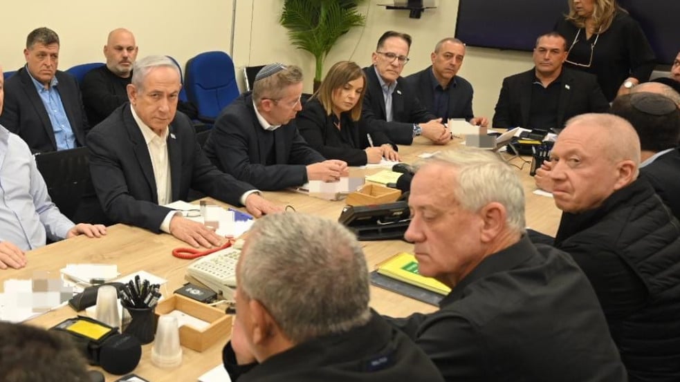 Percről percre: Már hétfőn megindult volna az izraeli támadás, de váratlanul lemondták, nagy viták a háborús kabinetben