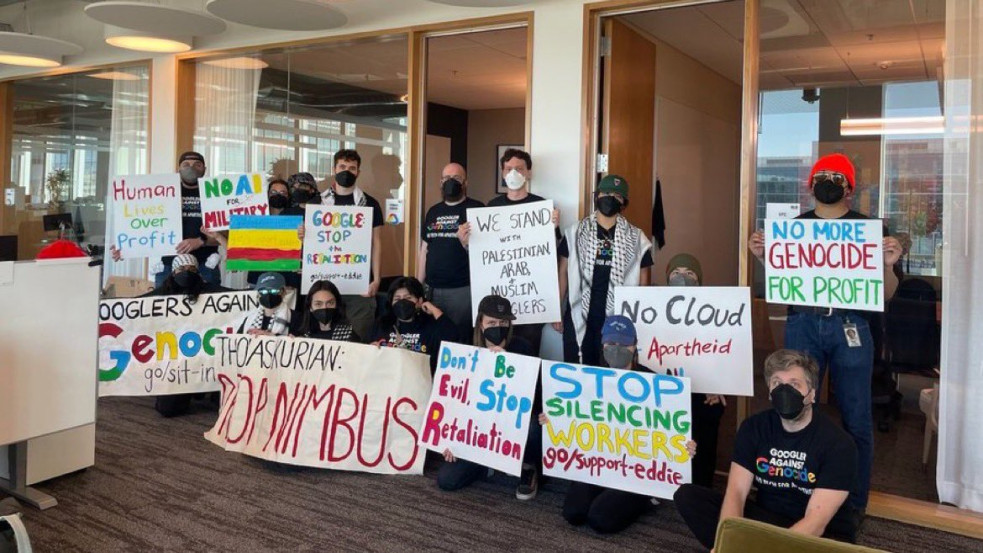 Videó: A Google alkalmazottai Izrael-ellenes tüntetést szerveztek, többeket letartóztattak vagy kirúgtak