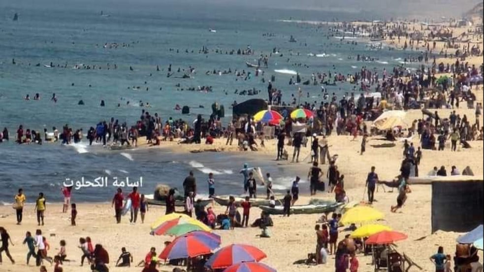 Felvételek: elképesztő a hangulat a gázai tengerparton, mintha nem is lenne háború