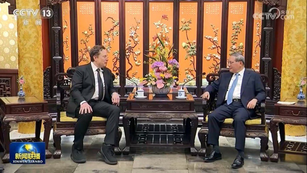 Elon Musk váratlanul Kínába ment, hogy a miniszterelnökkel tárgyaljon