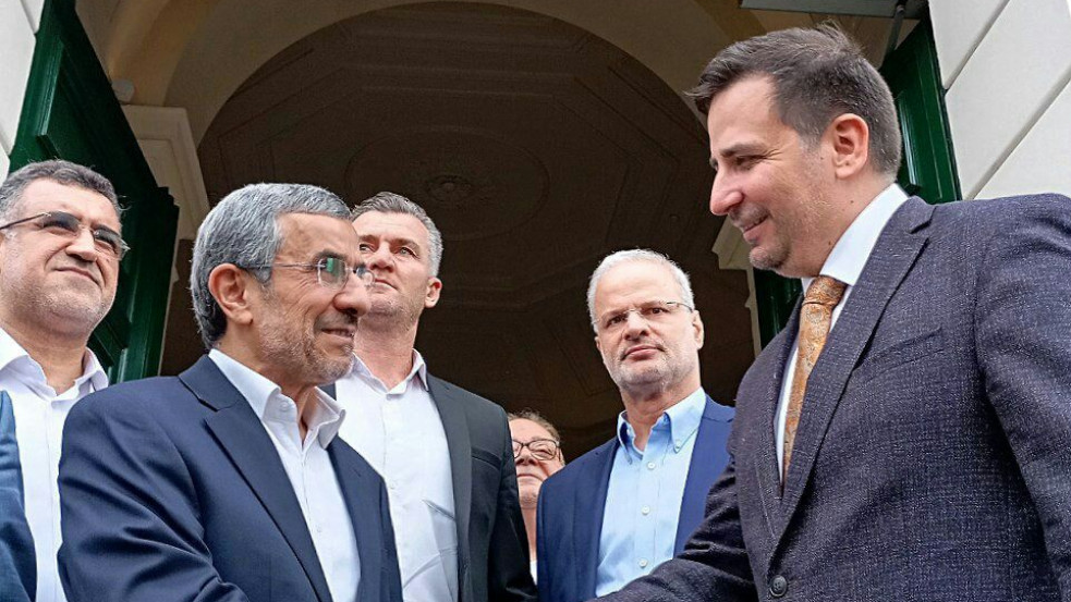Hiába a felháborodás: kerekasztal-beszélgetést tartott, múzeumot látogatott, szerdán is jól érezte magát Ahmadinezsád a Ludovikán