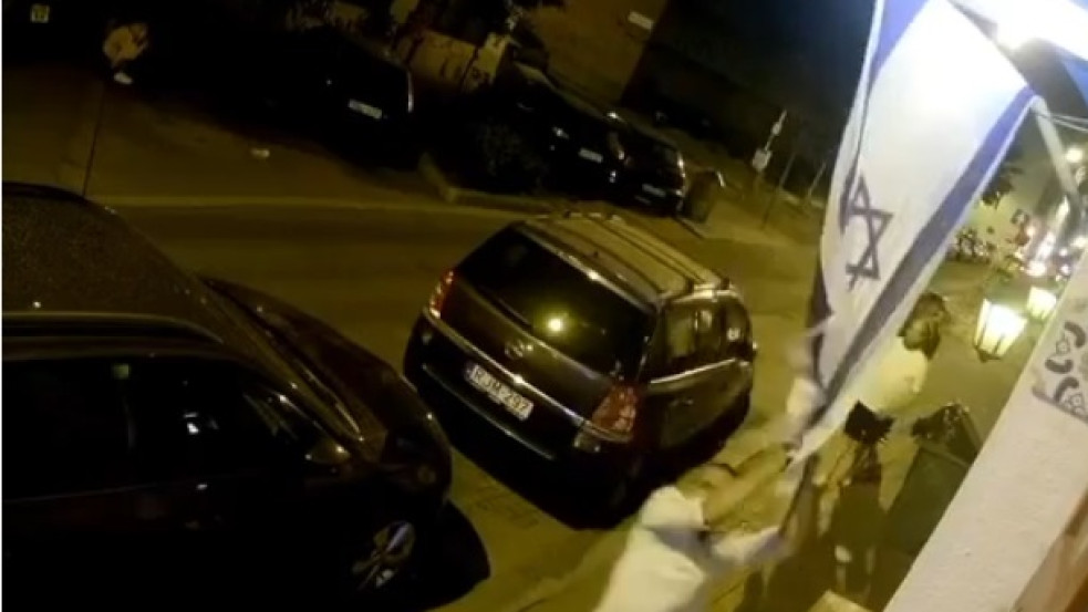 Letépték az izraeli zászlót egy budapesti zsidó étteremről, feljelentést tesz a tulajdonos