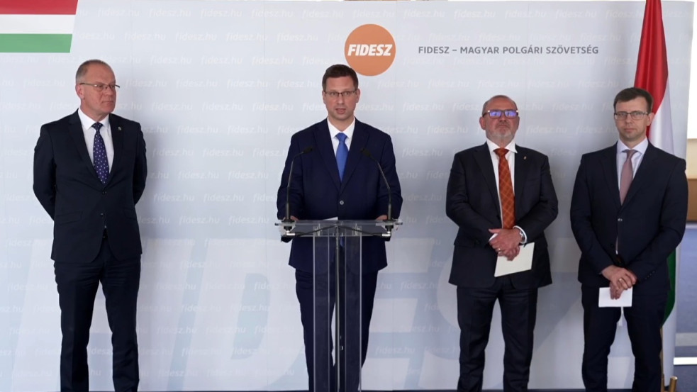 Kárpátaljai árváknak adják végkielégítésüket a leköszönő miniszterek