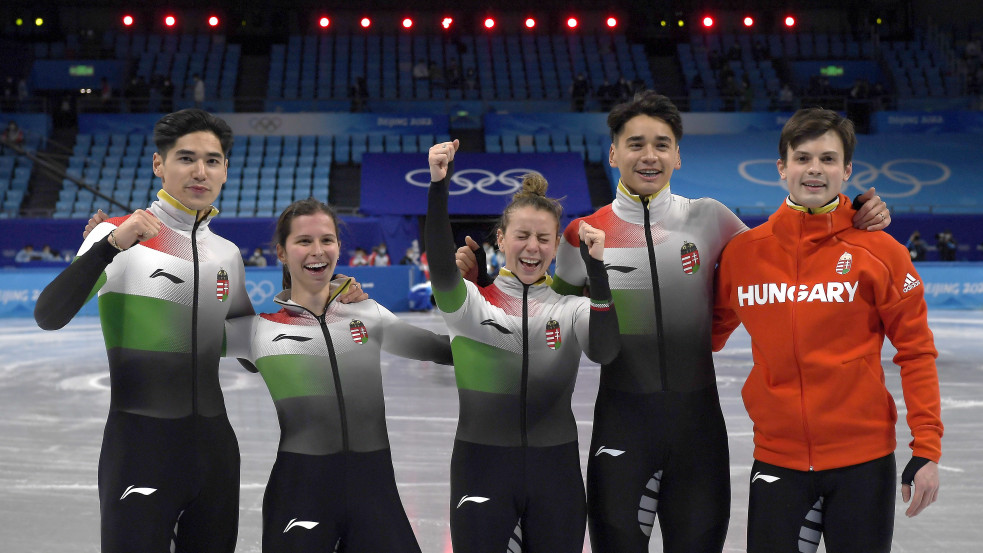 Szerencsétlen ütközés a magyarok fináléjában: így is megvan a történelmi bronz a rövidpályás gyorskorcsolya vegyes váltónak