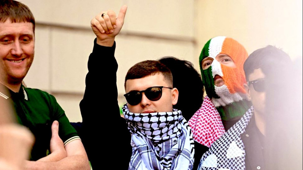 Ejtették a Kneecap énekese elleni brit terrorizmus-vádat 