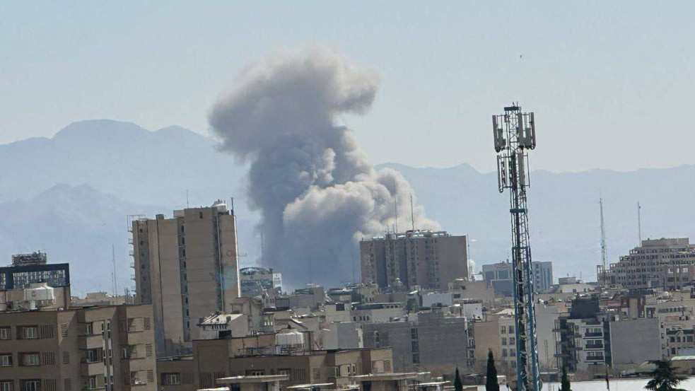 Percről percre: Lakóházat ért találat Tel-Avivban, Trump „soha nem látott erővel” csap le, ha Irán folytatja a támadást