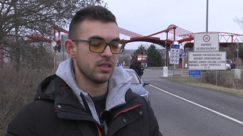 „Már nem fenyeget a behívás veszélye” – menekülteket kérdeztünk a barabási határátkelőnél