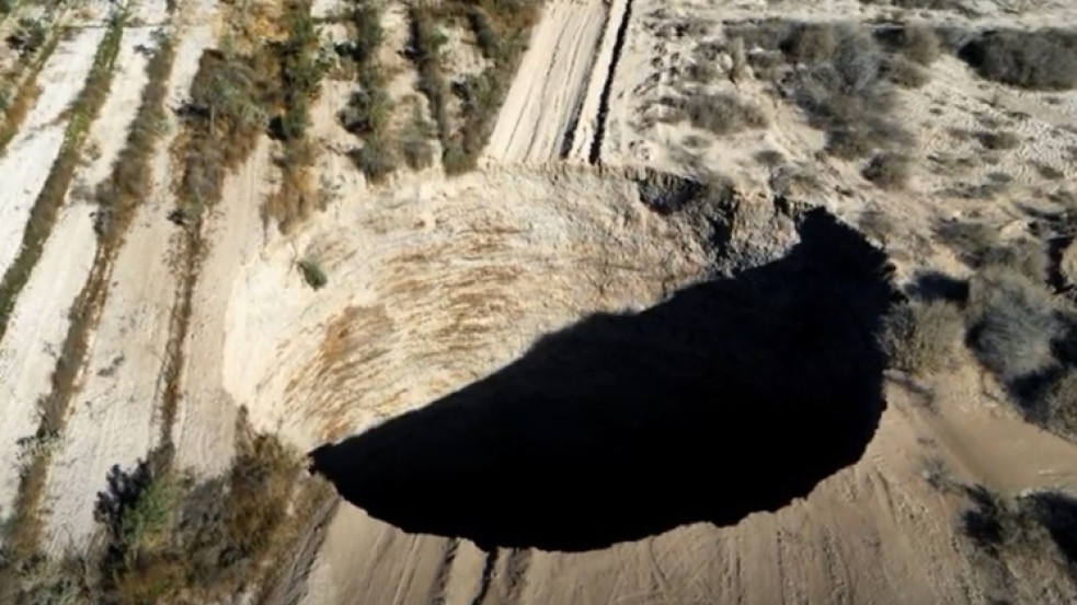 25 méter átmérőjű titokzatos víznyelő jelent meg egy chilei bányászati területen