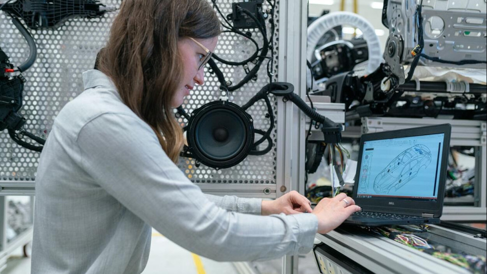 Az ipari automatizálás motorja: a PLC technológia jelentősége (x)