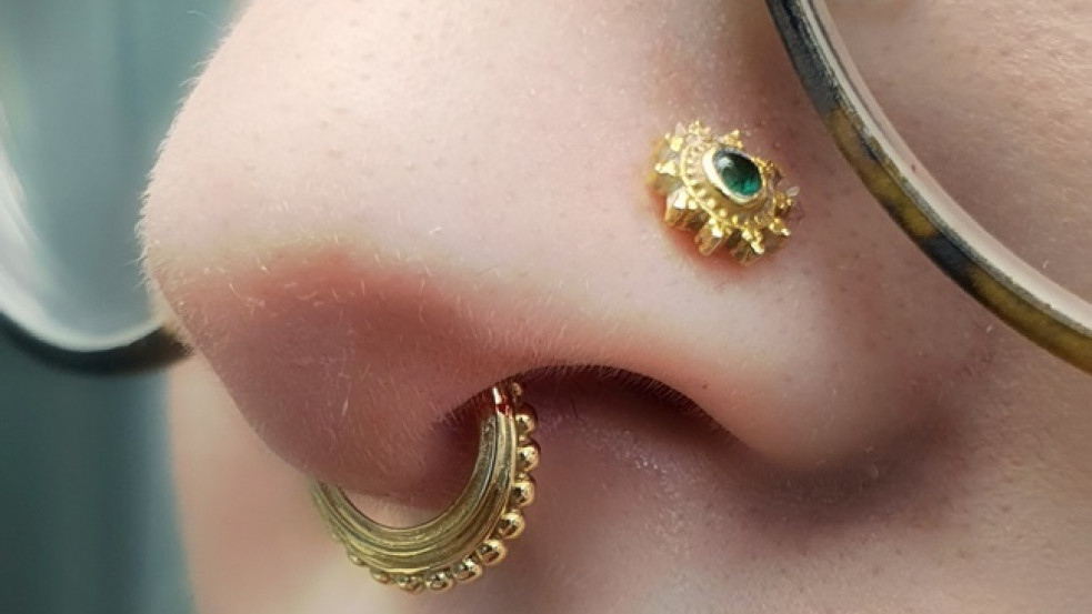 Tippek az orrpiercing helyes kezeléséhez (x)