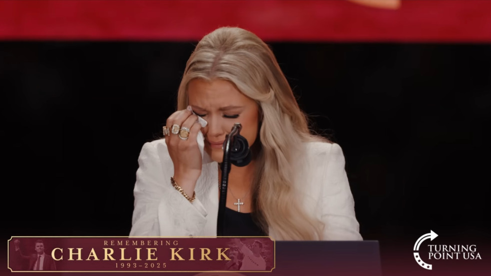 „Krisztus is ezt tette, Charlie is ezt akarta volna” - Megbocsátott férje gyilkosának Erika Kirk - TELJES BESZÉD