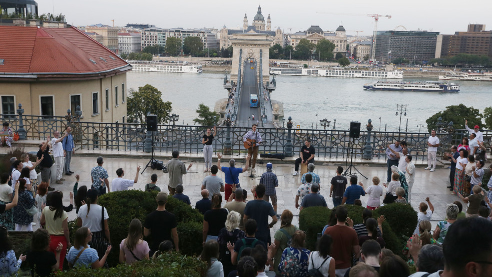 Itt az idő Budapest! - Igazi örömhírrel tölti be a főváros utcáit a Hit Gyülekezete