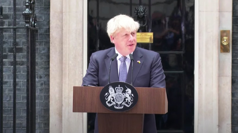 Bejelentette Boris Johnson a pártvezetői posztjáról való lemondását  