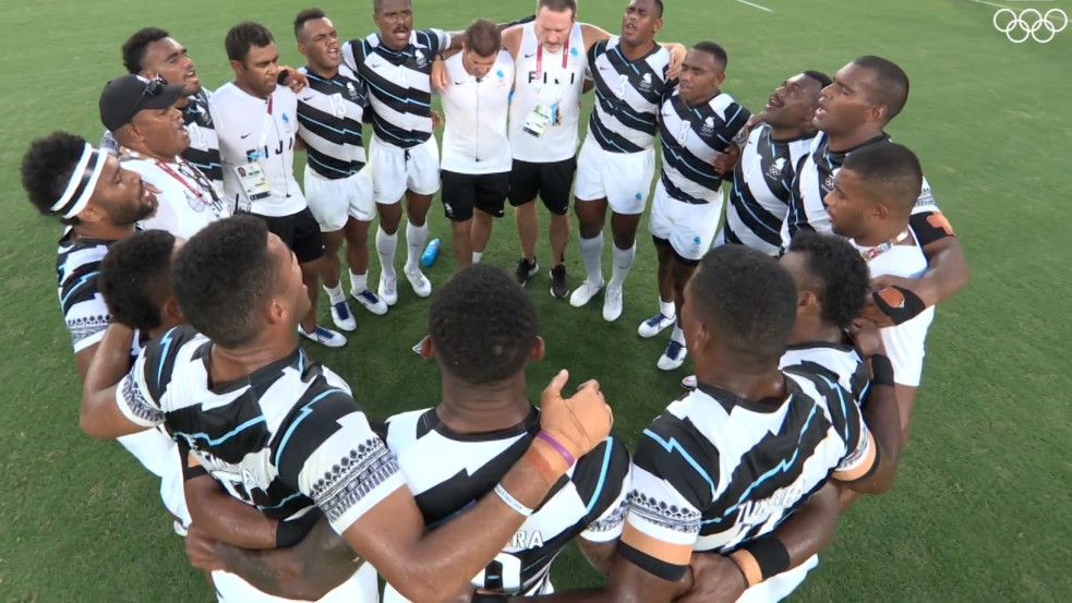 Himnusz alatt zokogó Fidzsi-óriások és a győzelem utáni közös éneklés: az olimpia legmeghatóbb jelenetei - videó