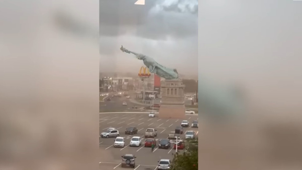 Videó: Vihar döntötte le a Szabadság-szobor másolatát Dél-Brazíliában