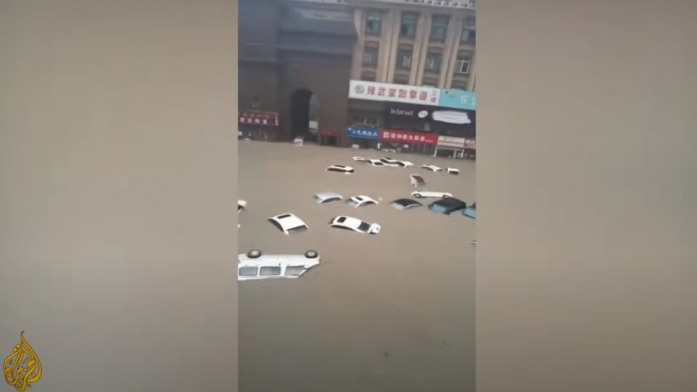 (+18) Brutális áradások Kínában is: metróalagútba robbant be a víz, százak ragadtak a szerelvényekben, többen megfulladtak