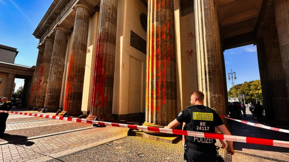 Klímaaktivisták újabb bűntette: most a Brandenburgi kaput rongálták meg